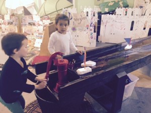 Science lesson on water, pumps and how boats float including how water speed contributes to boat speed, preschool and kindergarten, la Costa Valley Preschool and Kindergarten